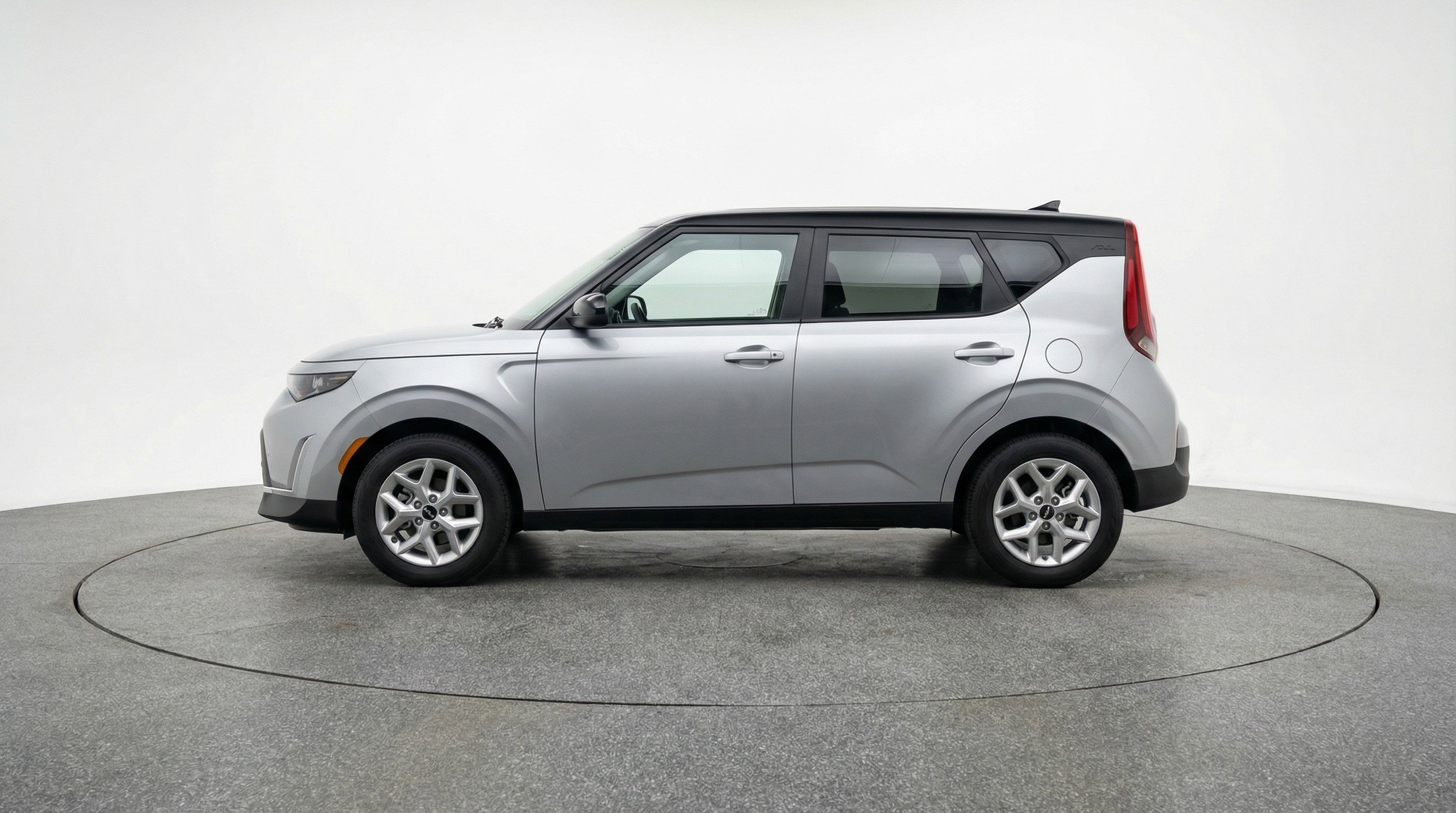 Used 2025 Kia Soul LX w/ LX Technology Package FWD image 5