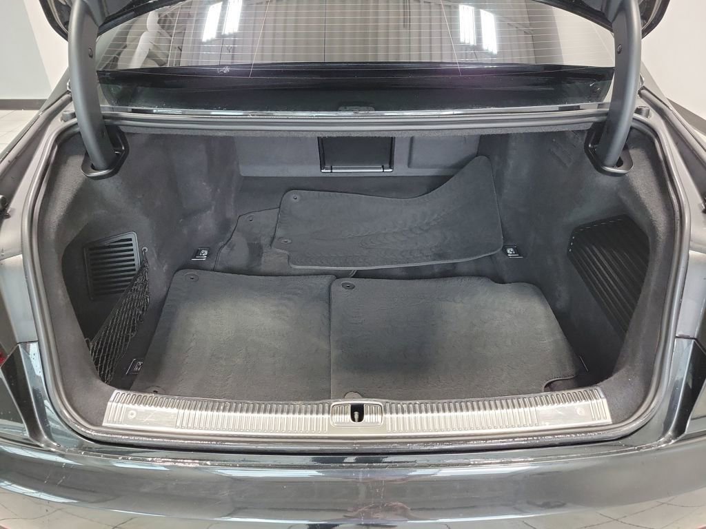 Used 2022 Audi S8 image 10