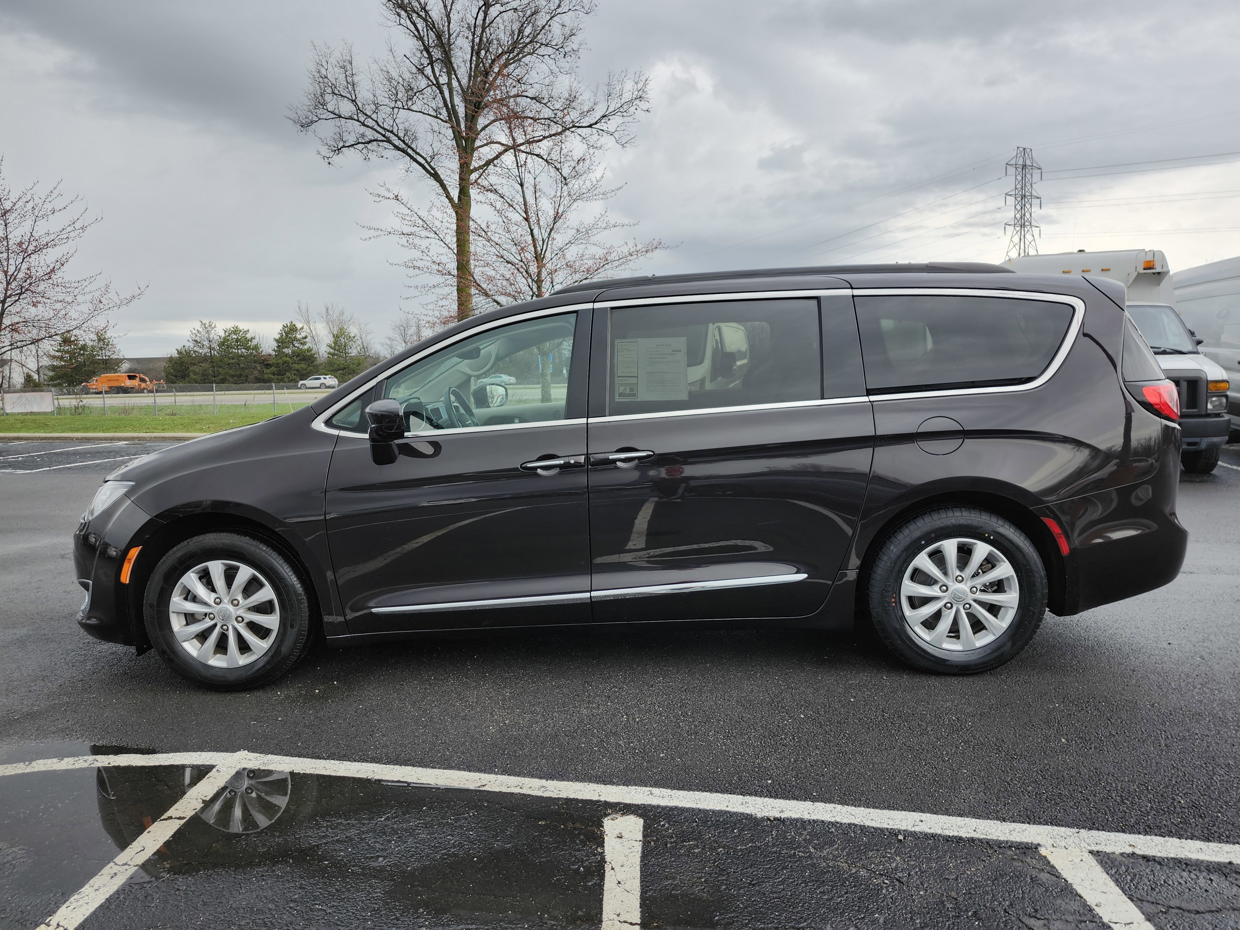 Used 2017 Chrysler Pacifica Touring-L image 10
