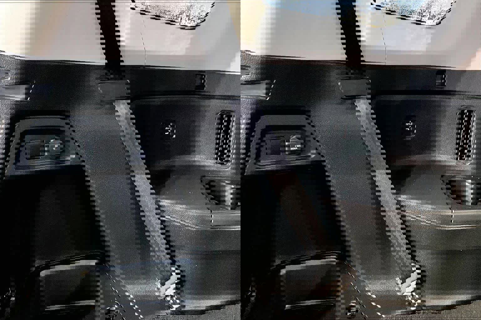 Used 2025 Honda Pilot EX-L image 32