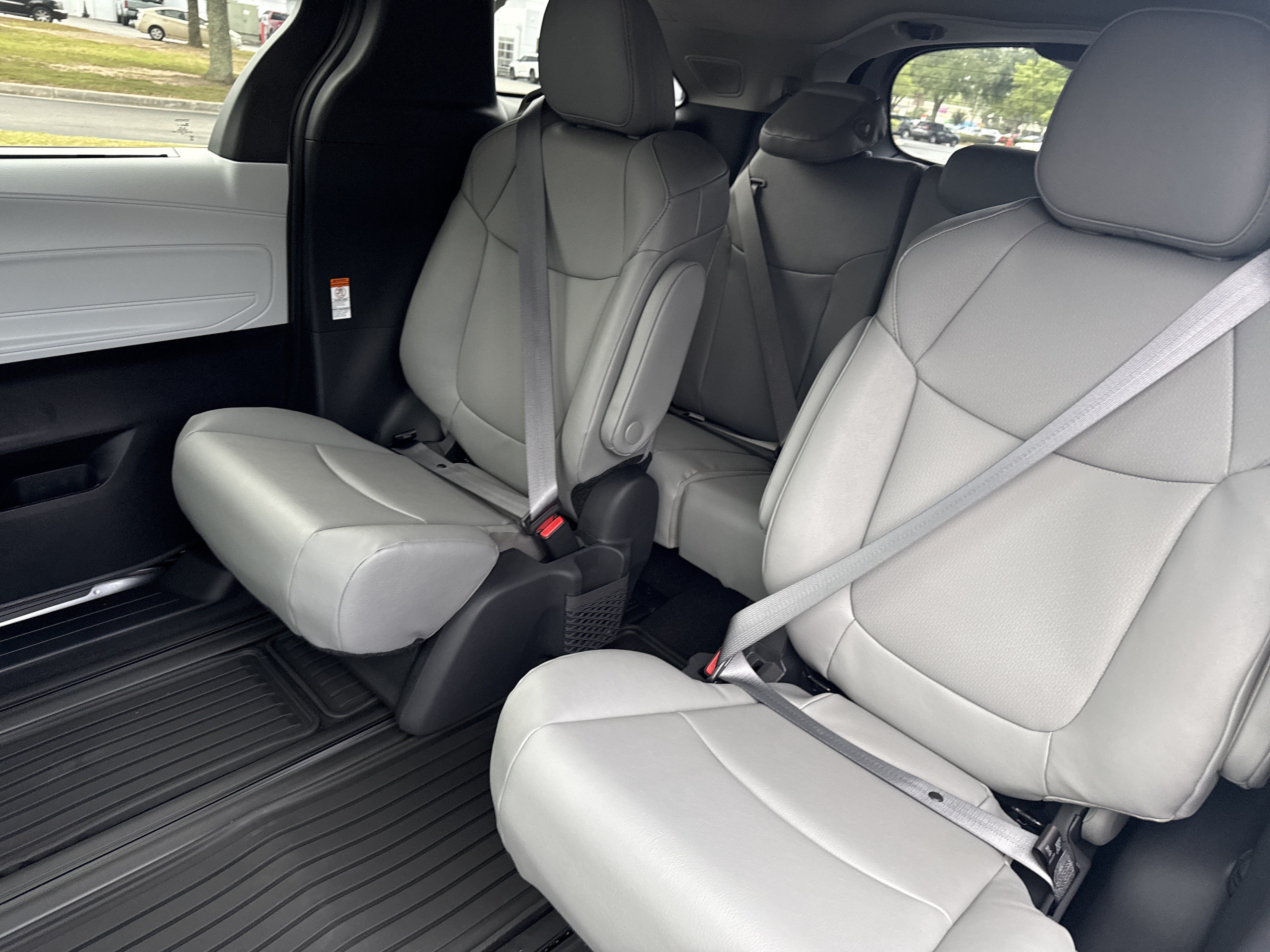 New 2025 Toyota Sienna XLE w/ XLE Plus Package FWD image 26
