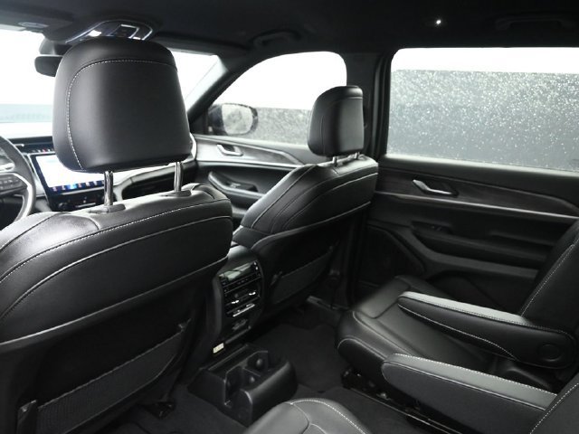 New 2024 Jeep Grand Cherokee L Limited RWD image 12