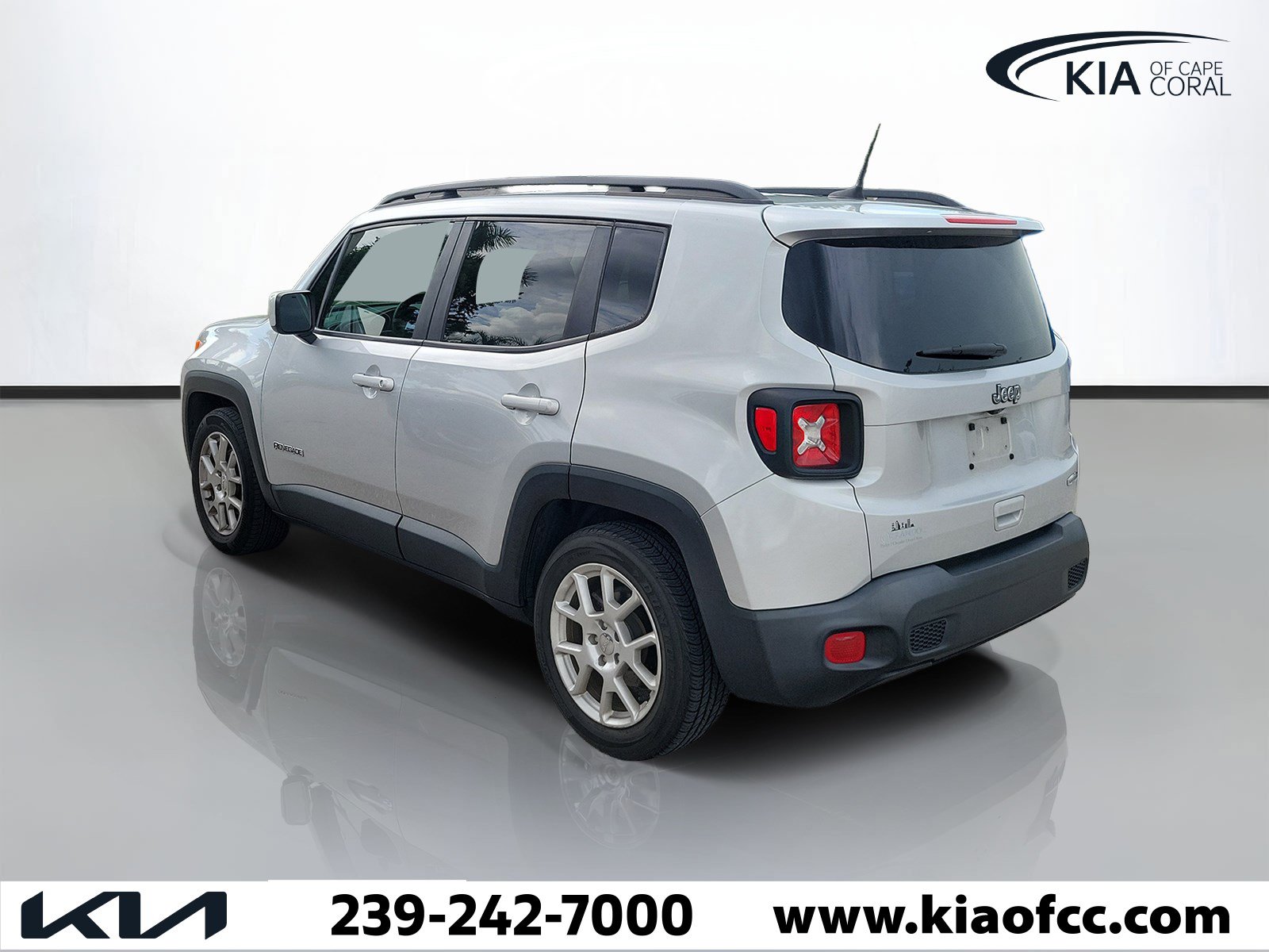 Used 2020 Jeep Renegade Latitude FWD image 4