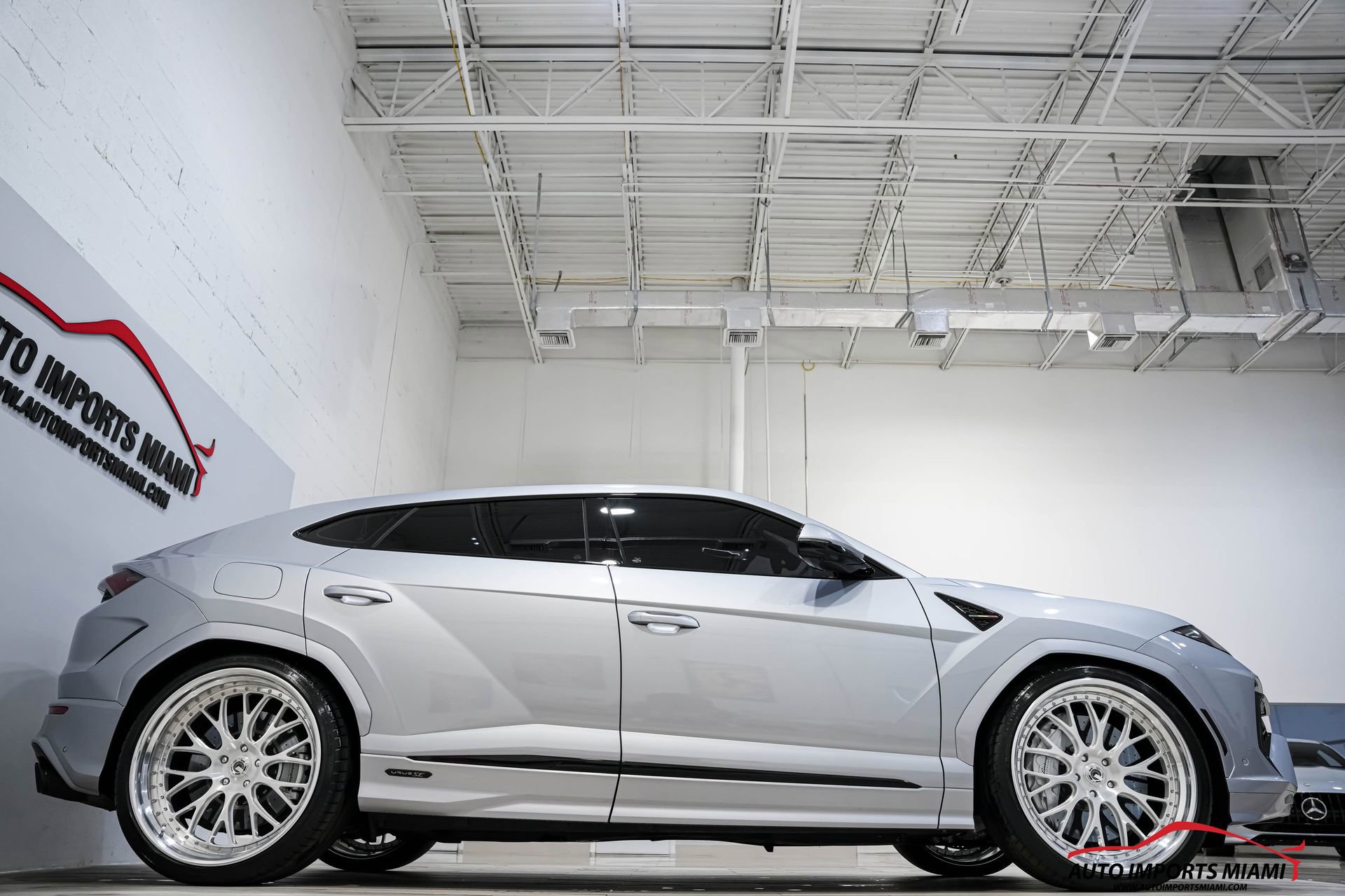 Used 2025 Lamborghini Urus SE image 28