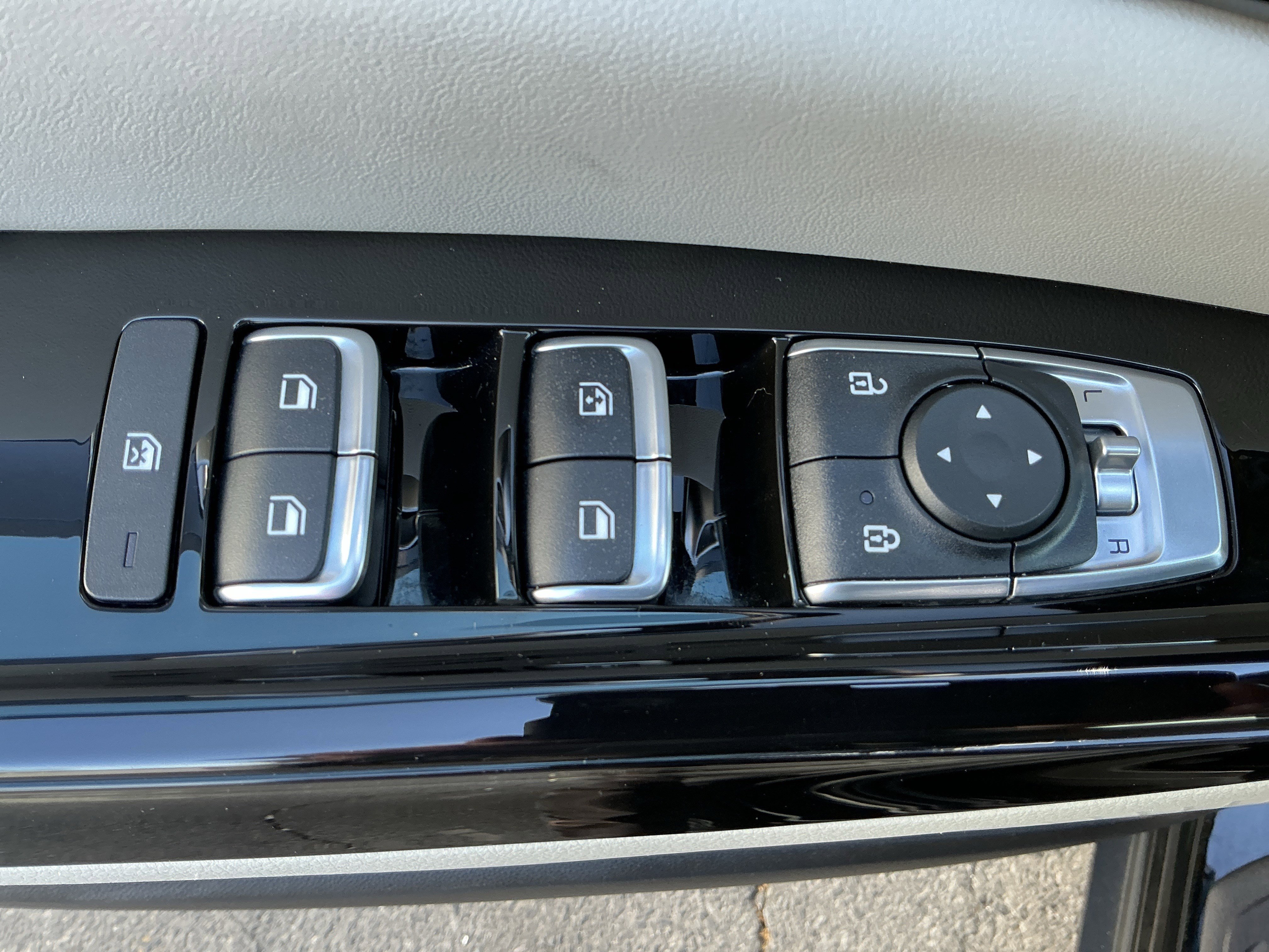 Used 2024 Kia Carnival EX FWD image 14