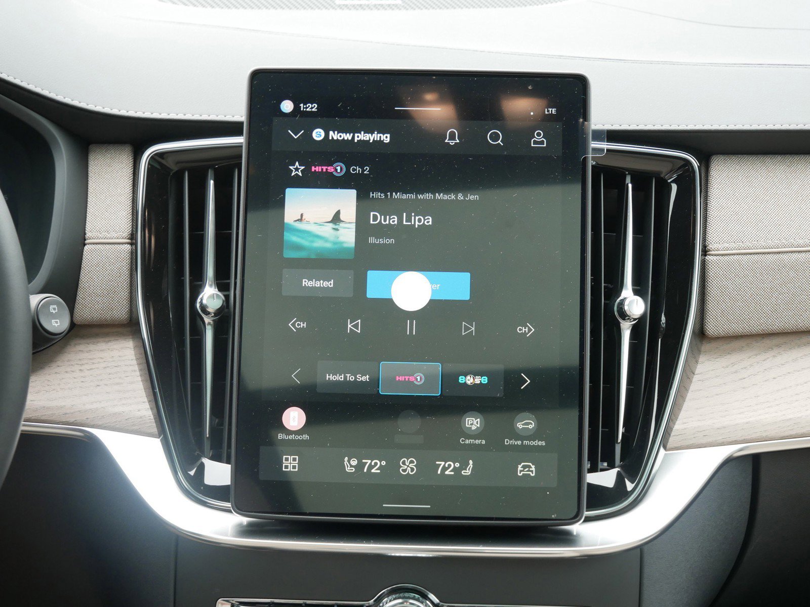 New 2026 Volvo XC90 B6 Plus w/ Protection Package Premier image 8