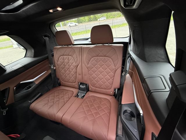 Used 2024 BMW X7 xDrive40i w/ M Sport Package AWD/4WD image 22