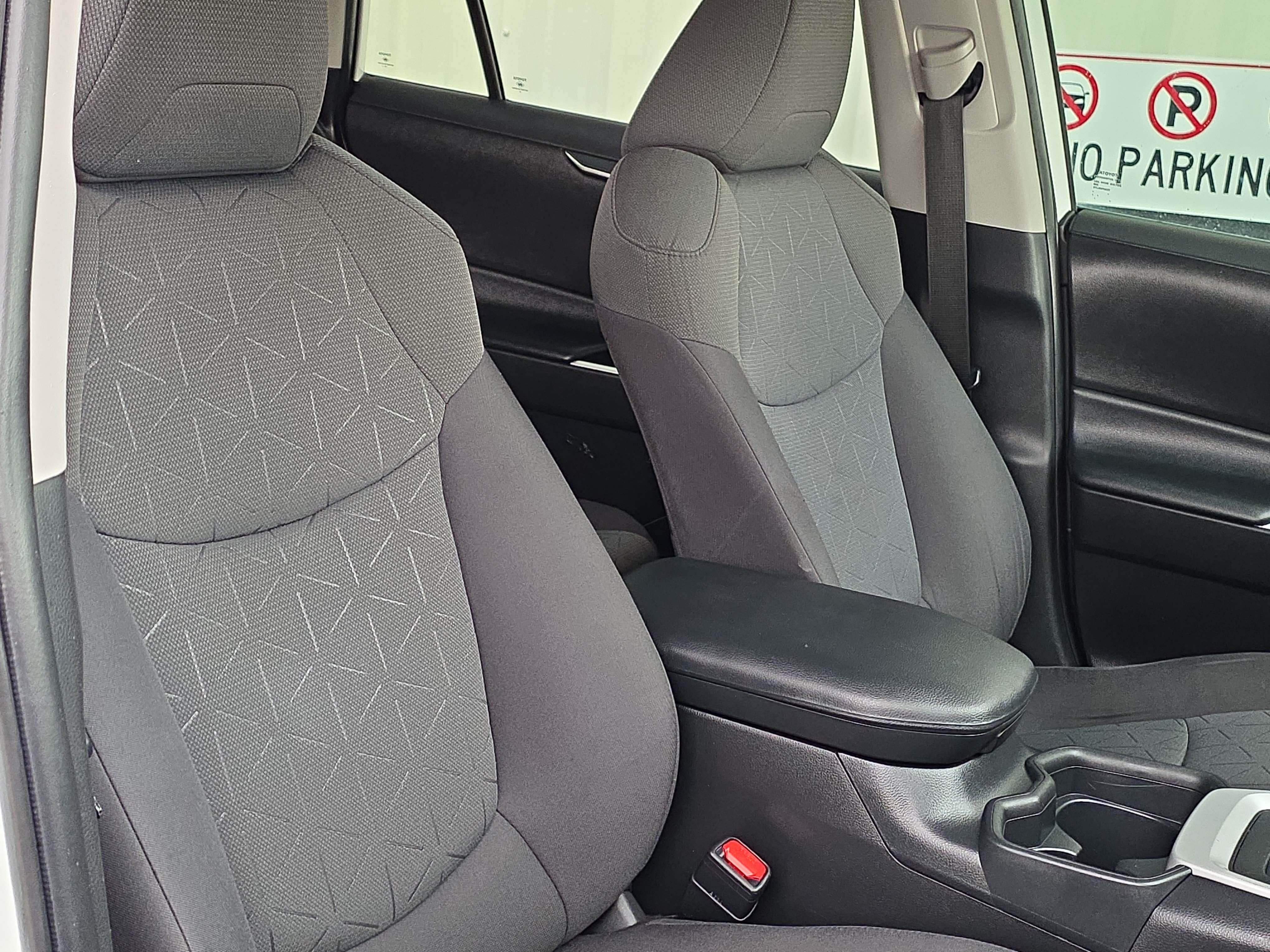 Used 2020 Toyota RAV4 XLE FWD image 31