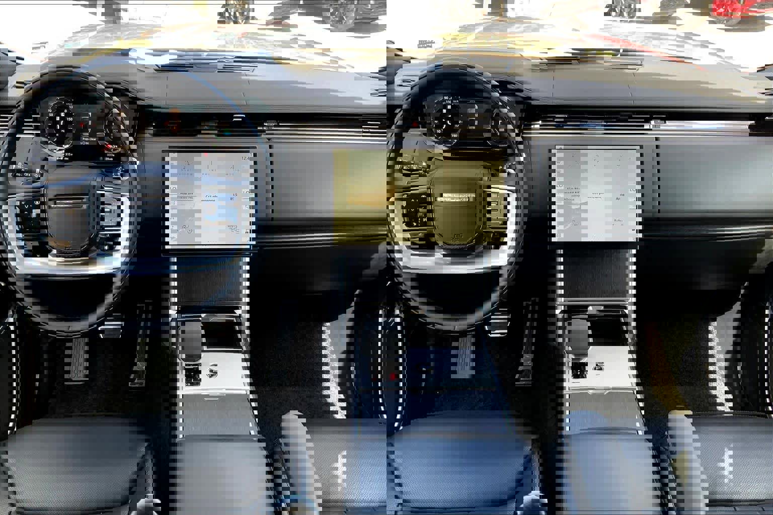 New 2025 Land Rover Range Rover SE image 5