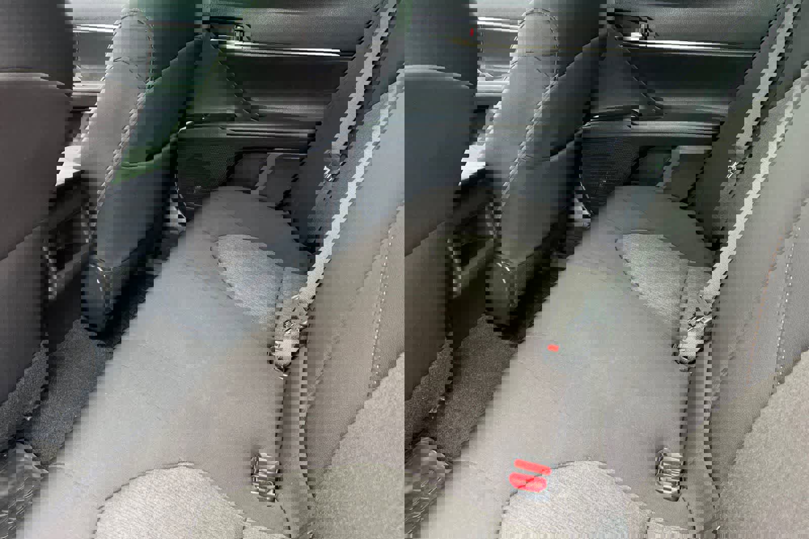 Used 2020 Toyota Camry LE image 5