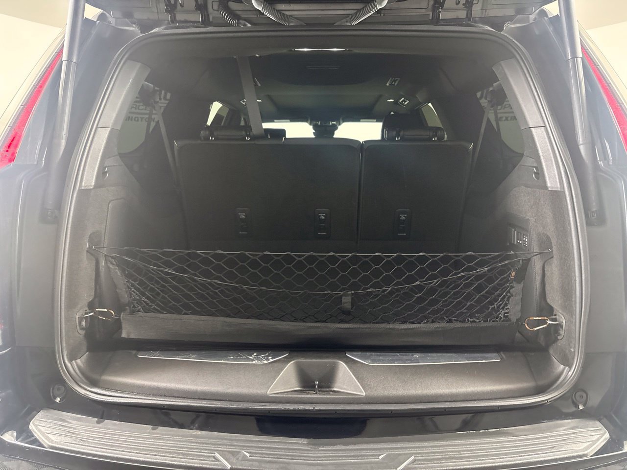 Used 2024 Cadillac Escalade ESV Premium Luxury AWD/4WD image 36