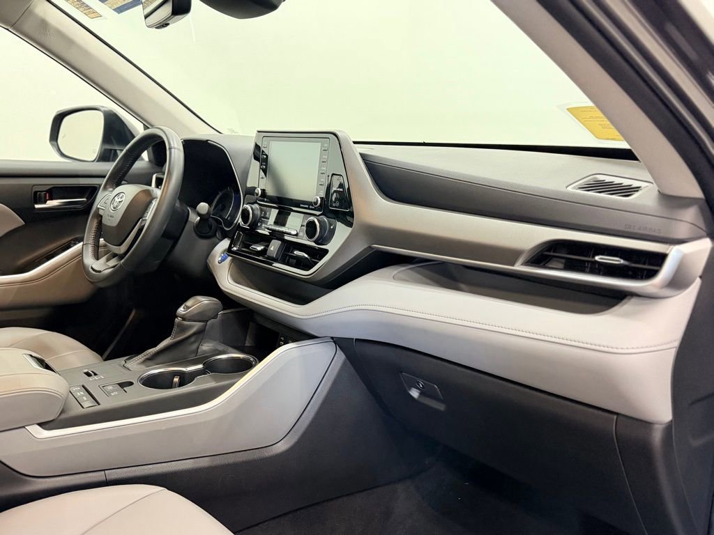 Used 2022 Toyota Highlander XLE image 17