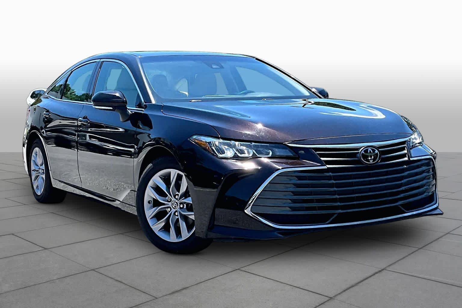Used 2019 Toyota Avalon XLE w/ Moonroof Package FWD image 3