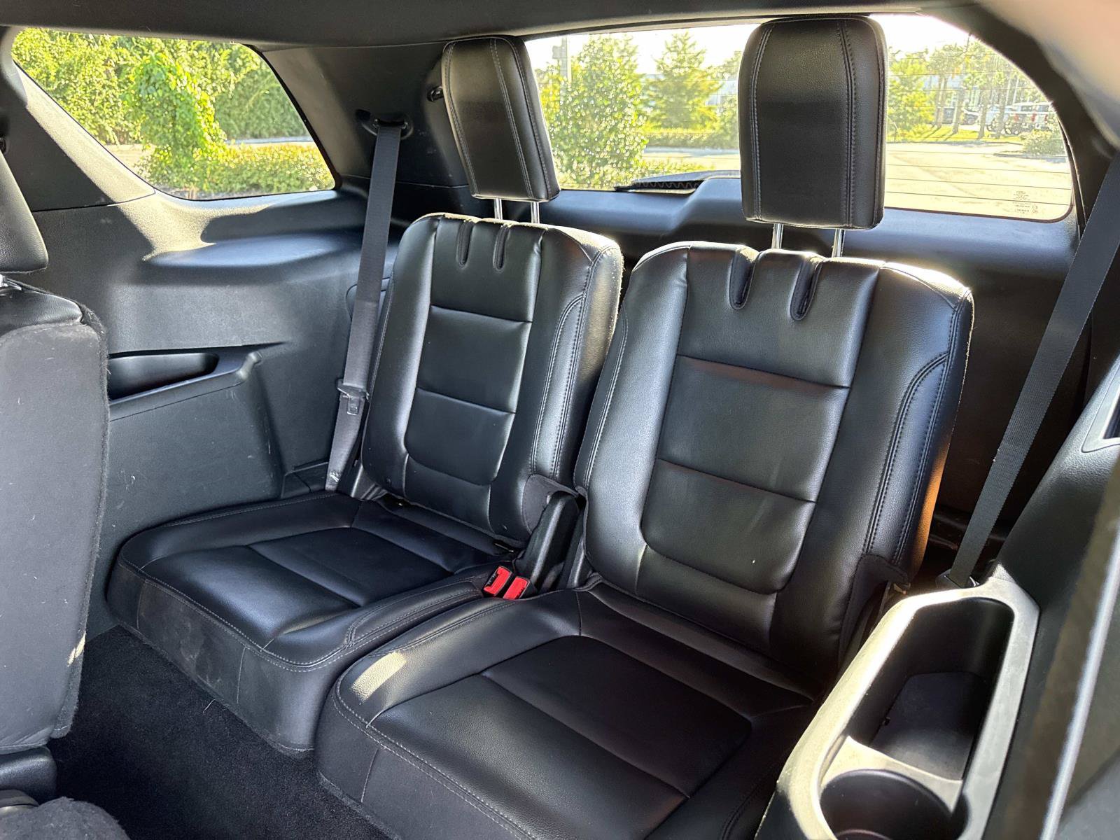 Used 2018 Ford Explorer XLT w/ Equipment Group 202A AWD/4WD image 12