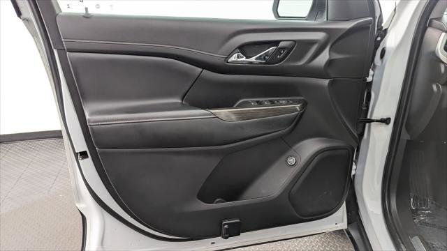 Used 2020 GMC Acadia SLT image 13