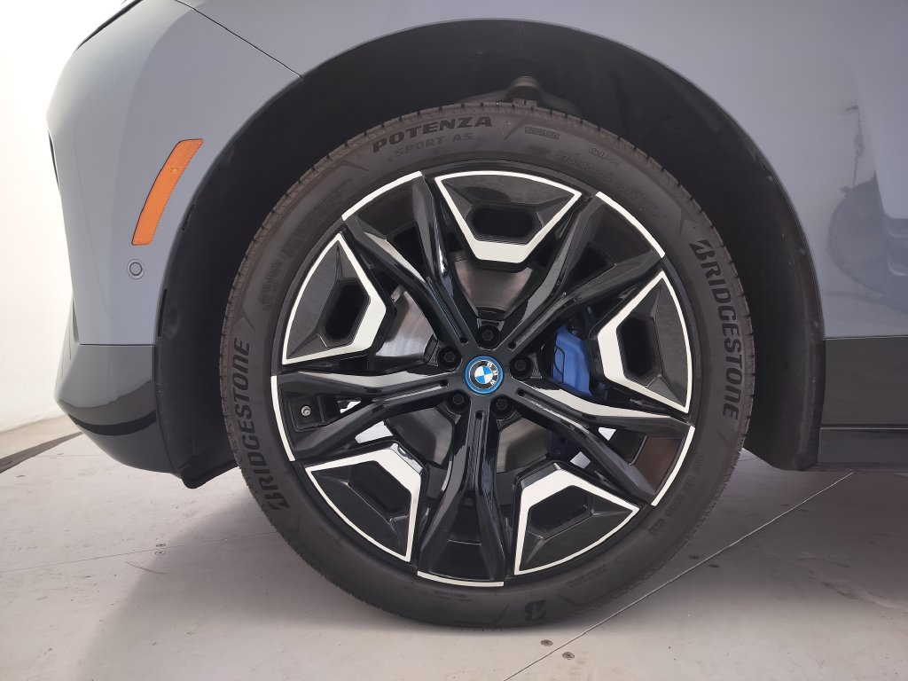 Certified 2024 BMW iX xDrive50 w/ Premium Package AWD/4WD image 5