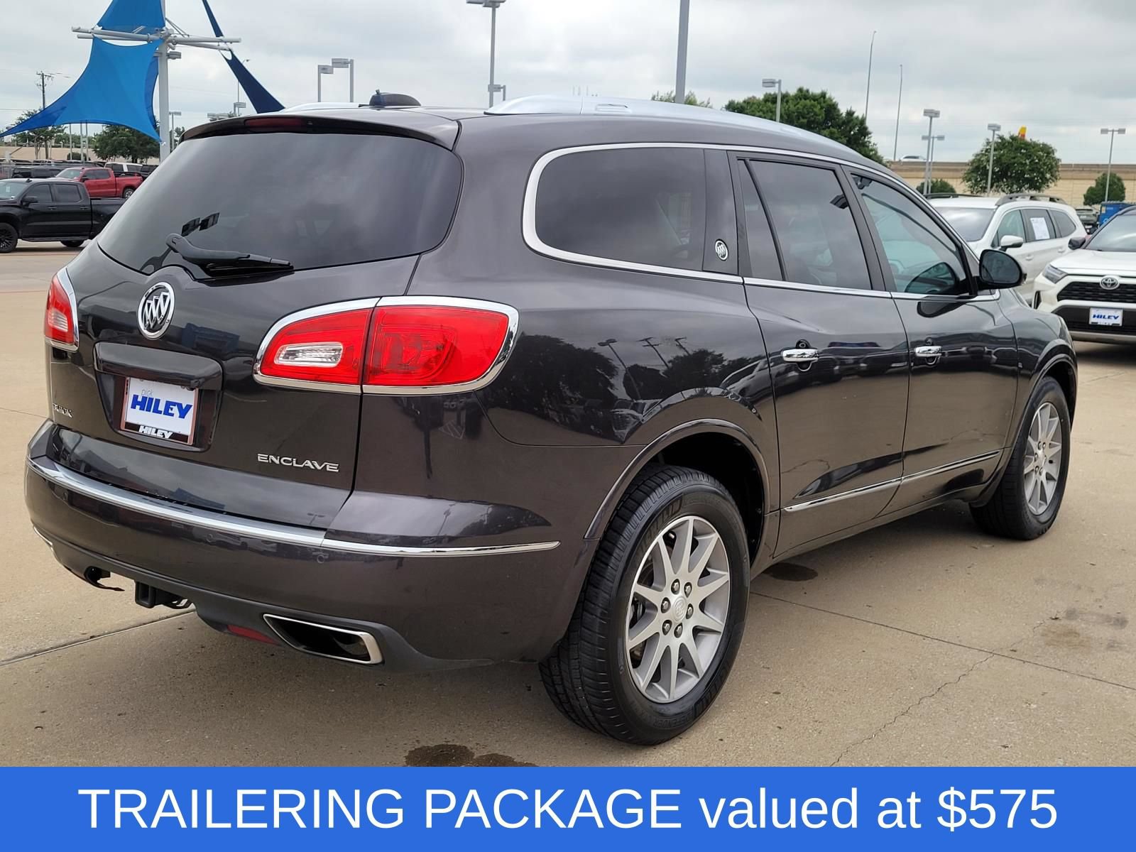 Used 2017 Buick Enclave Leather w/ Trailering Package FWD image 4