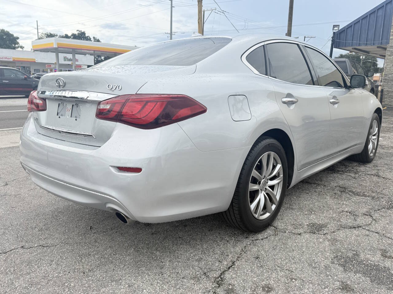 Used 2018 INFINITI Q70 Luxe AWD/4WD image 7