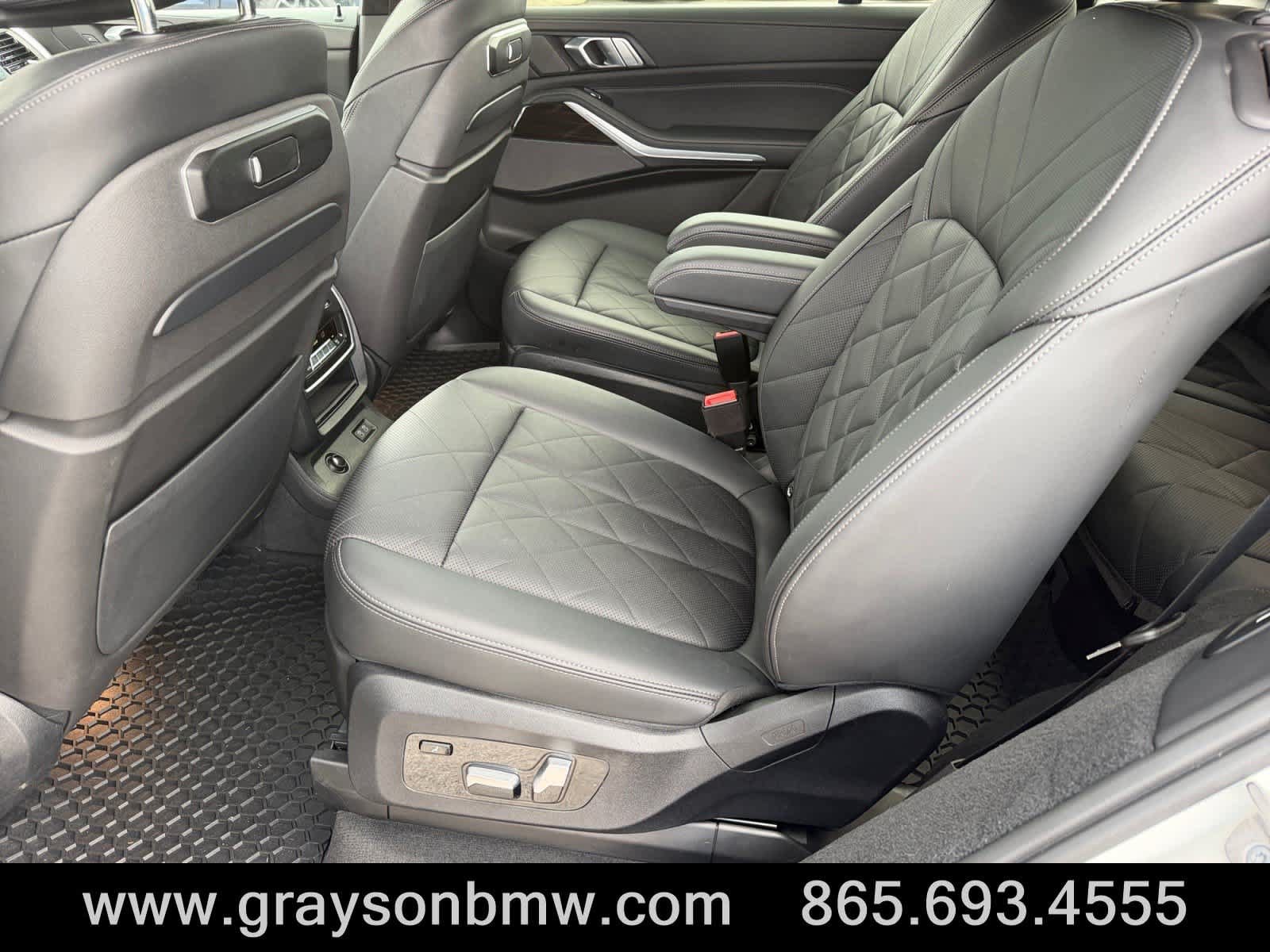 Used 2023 BMW X7 xDrive40i w/ Dynamic Handling Package AWD/4WD image 14
