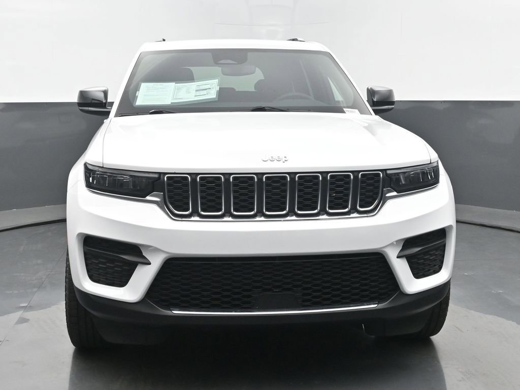 Used 2024 Jeep Grand Cherokee Laredo image 8
