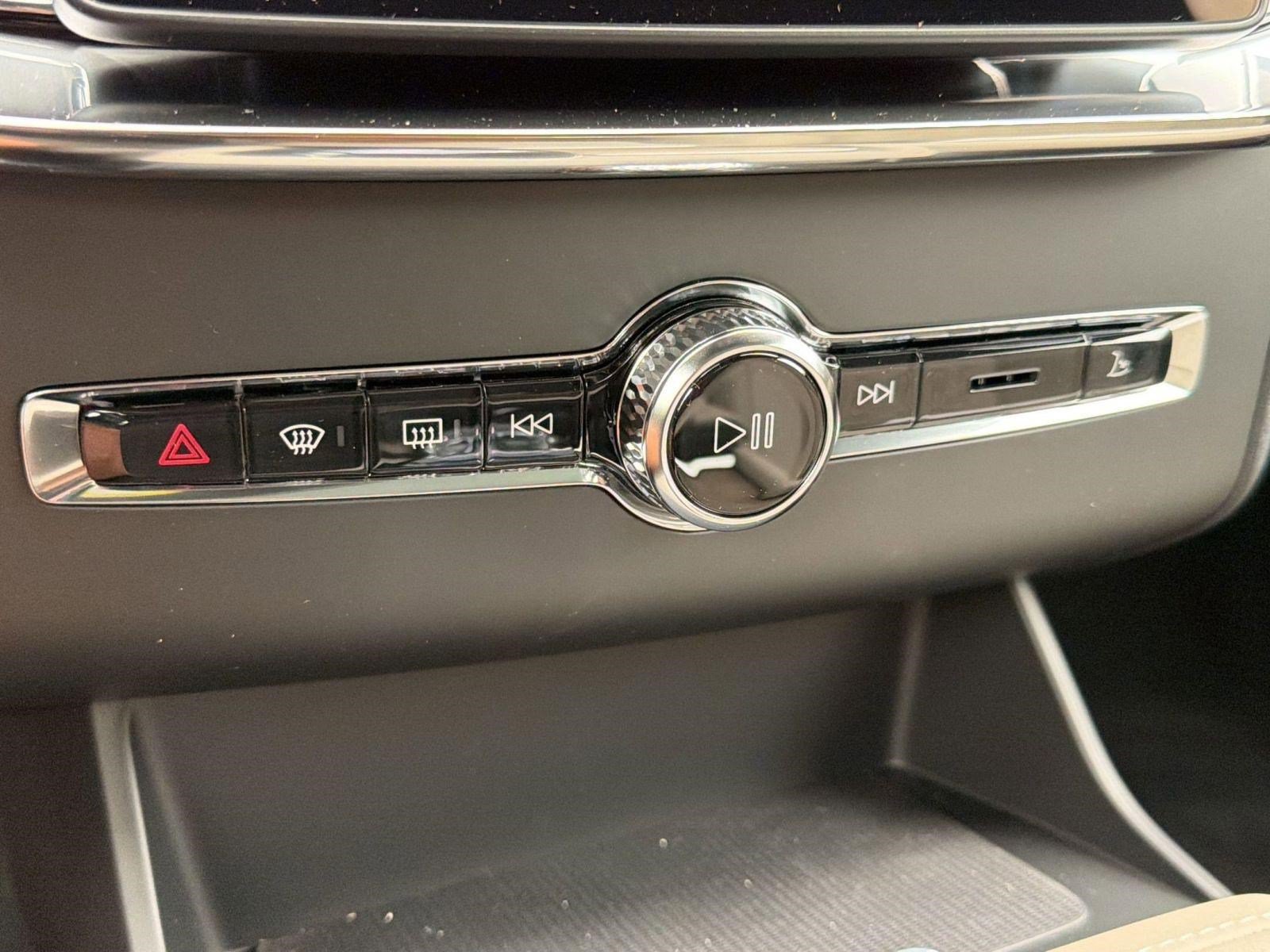 New 2026 Volvo XC90 B6 Plus w/ Protection Package AWD/4WD image 18