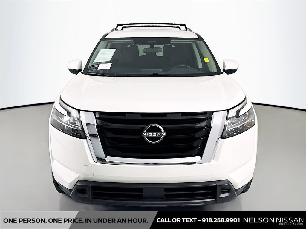 Used 2022 Nissan Pathfinder SV FWD image 2