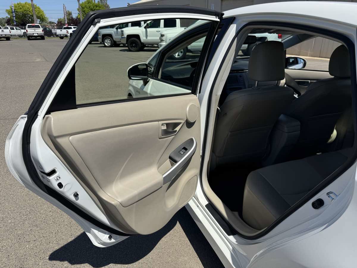 Used 2013 Toyota Prius Four FWD image 18