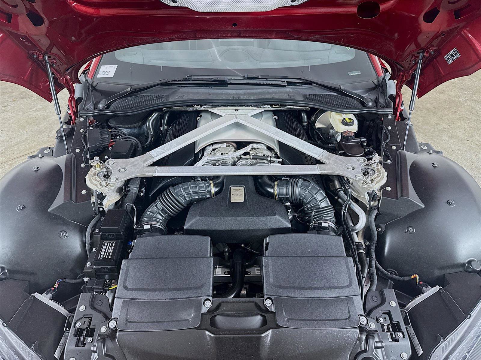 Used 2020 Aston Martin V8 Vantage Coupe RWD image 19