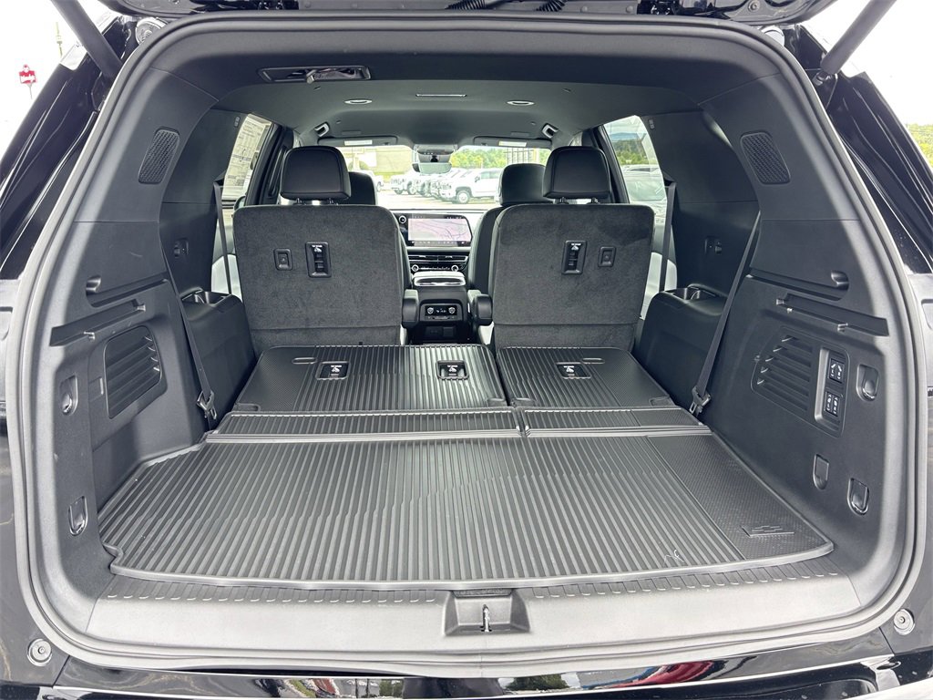 New 2026 Chevrolet Traverse High Country w/ LPO, Floor Liner Package image 17