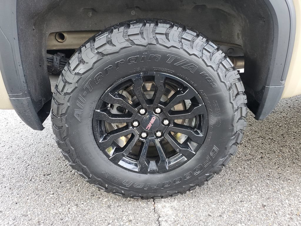 Used 2023 GMC Sierra 1500 AT4X AWD/4WD image 5