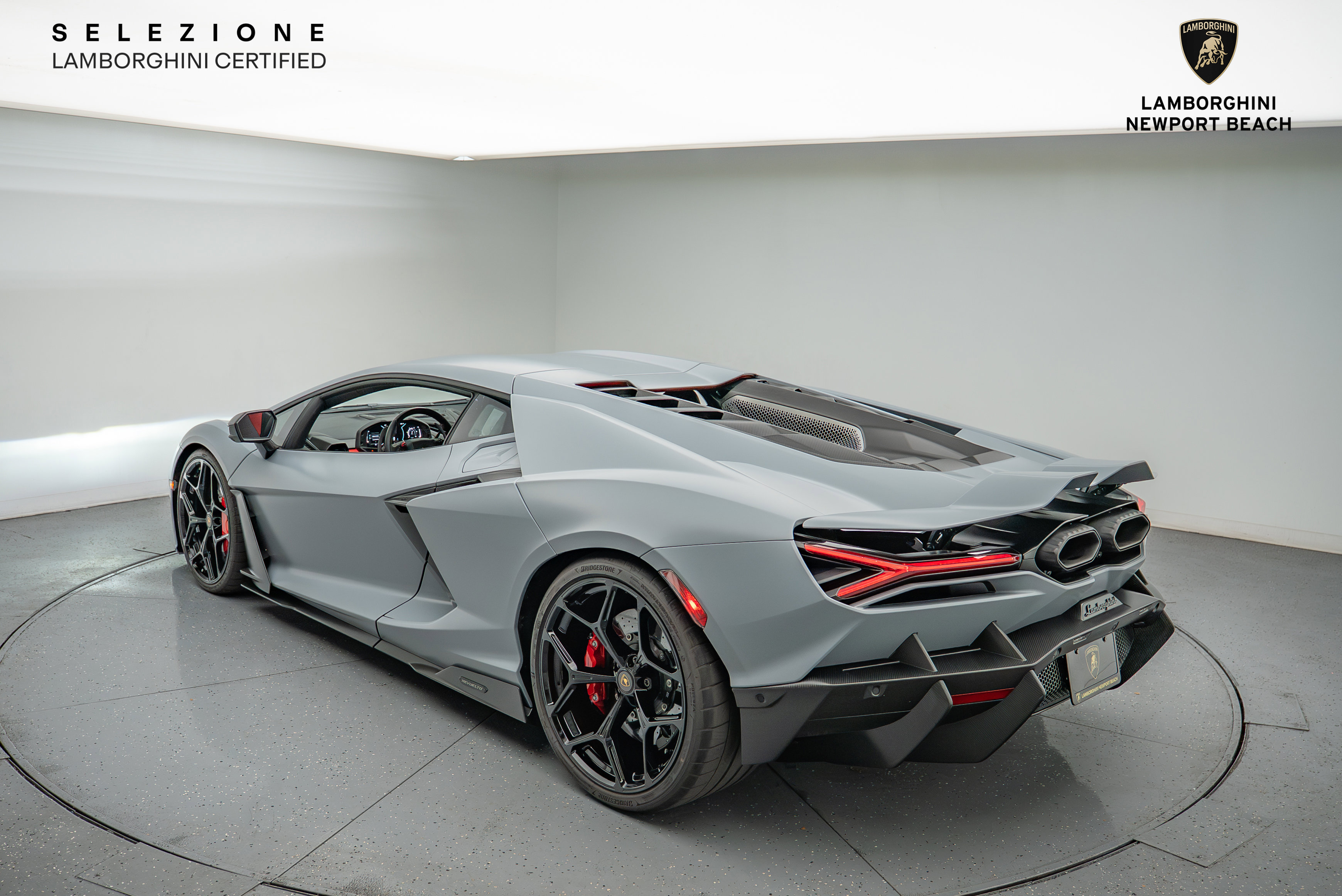 Used 2024 Lamborghini Revuelto image 17