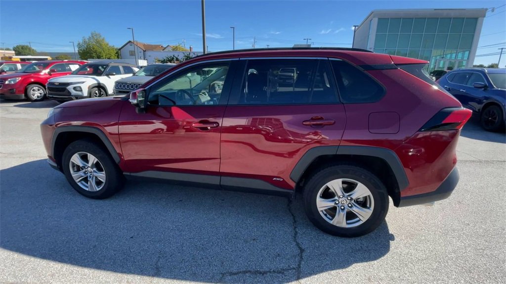 Used 2022 Toyota RAV4 XLE image 7