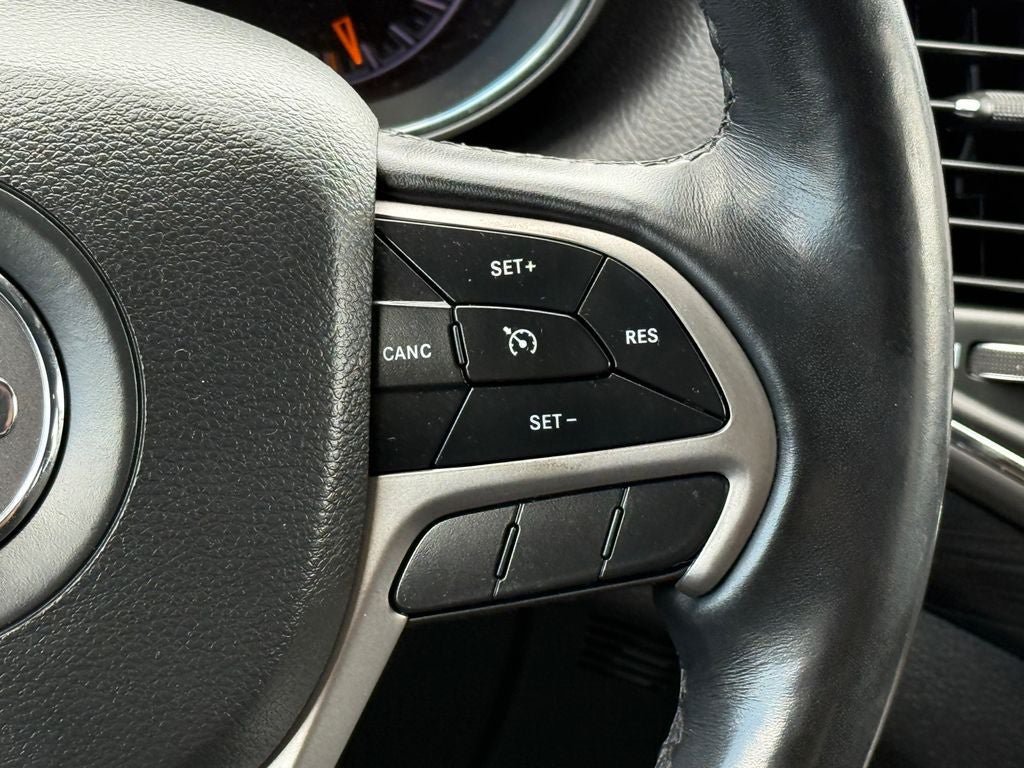 Used 2021 Jeep Grand Cherokee Laredo w/ Security & Convenience Group AWD/4WD image 22