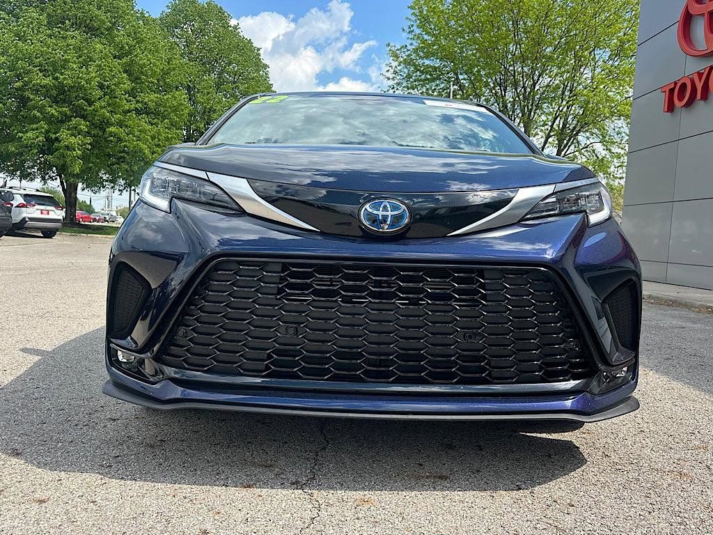 Certified 2022 Toyota Sienna XSE AWD/4WD image 9