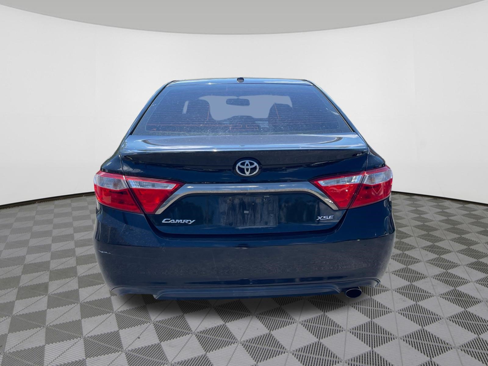 Used 2017 Toyota Camry XSE w/ Moonroof Package FWD image 6