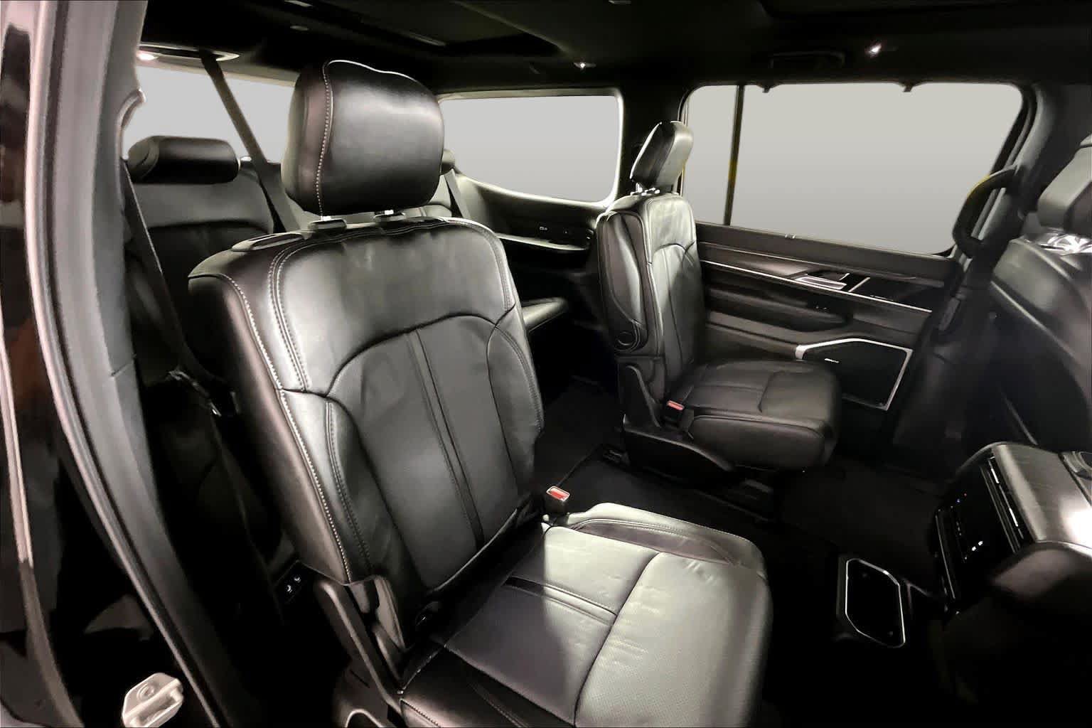 Used 2024 Jeep Wagoneer Series II w/ Premium Group I RWD image 19