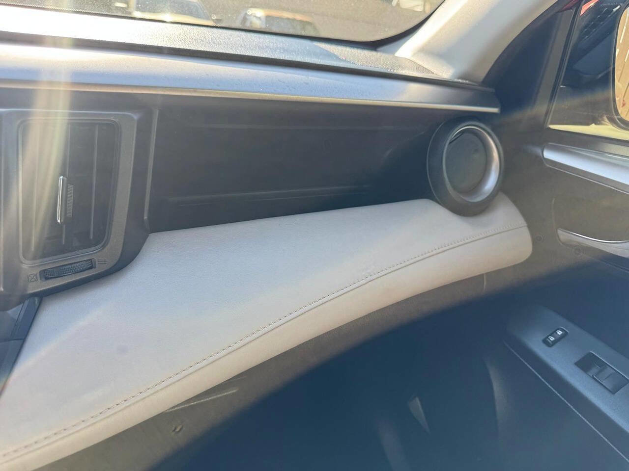 Used 2017 Toyota RAV4 XLE FWD image 24