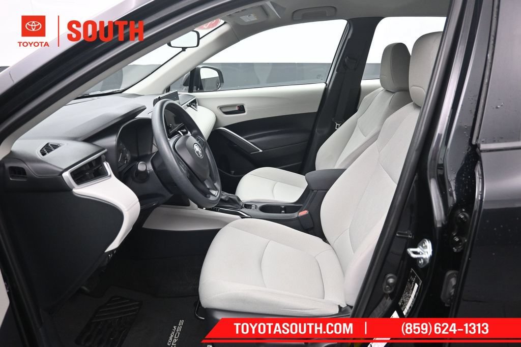 Used 2024 Toyota Corolla Cross L AWD/4WD image 9