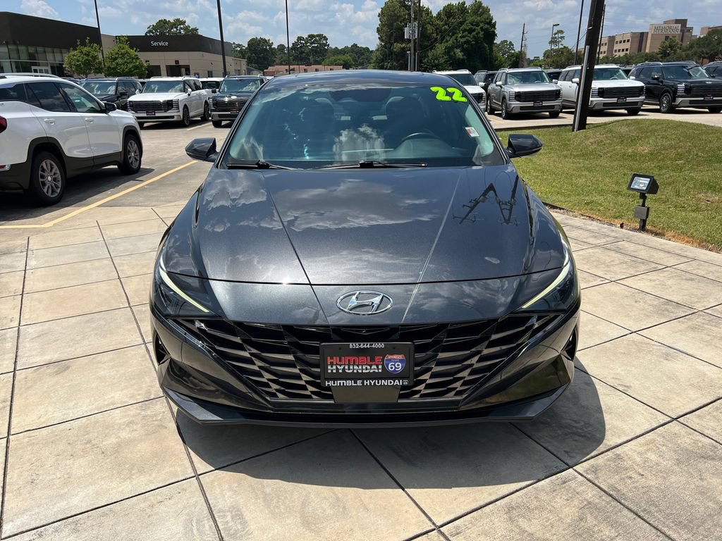 Used 2022 Hyundai Elantra Limited w/ Cargo Package FWD video 2
