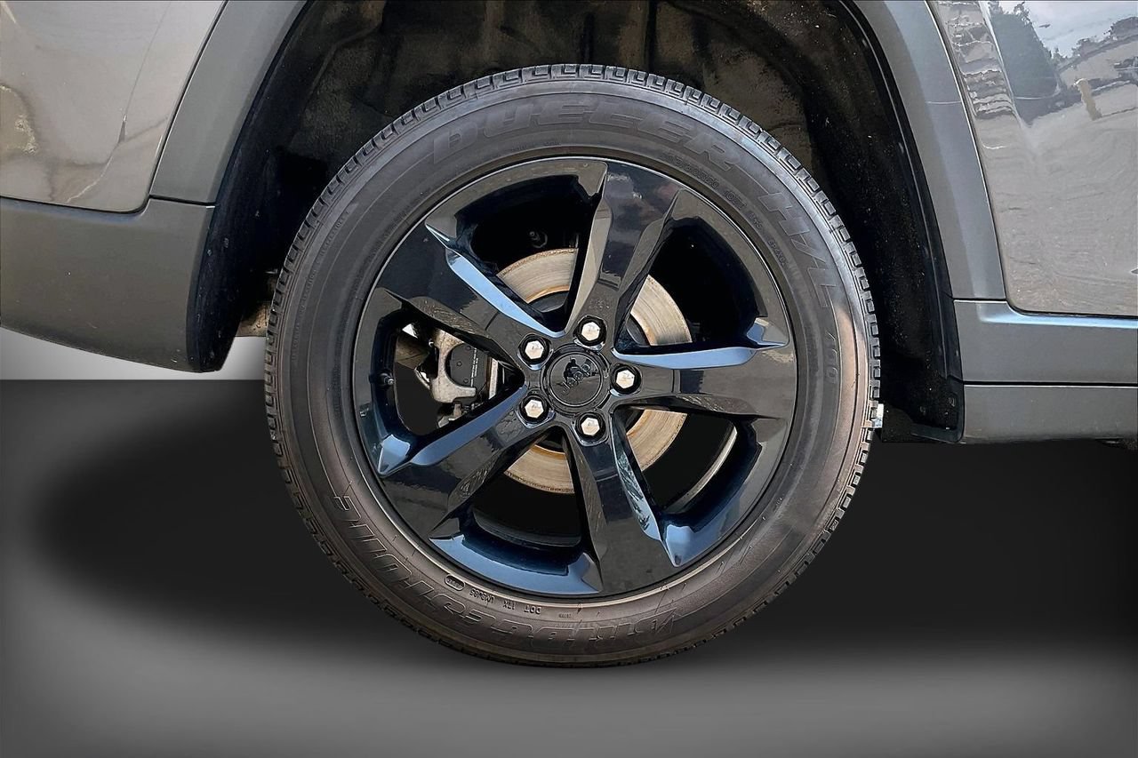 Used 2023 Jeep Grand Cherokee Altitude AWD/4WD image 35