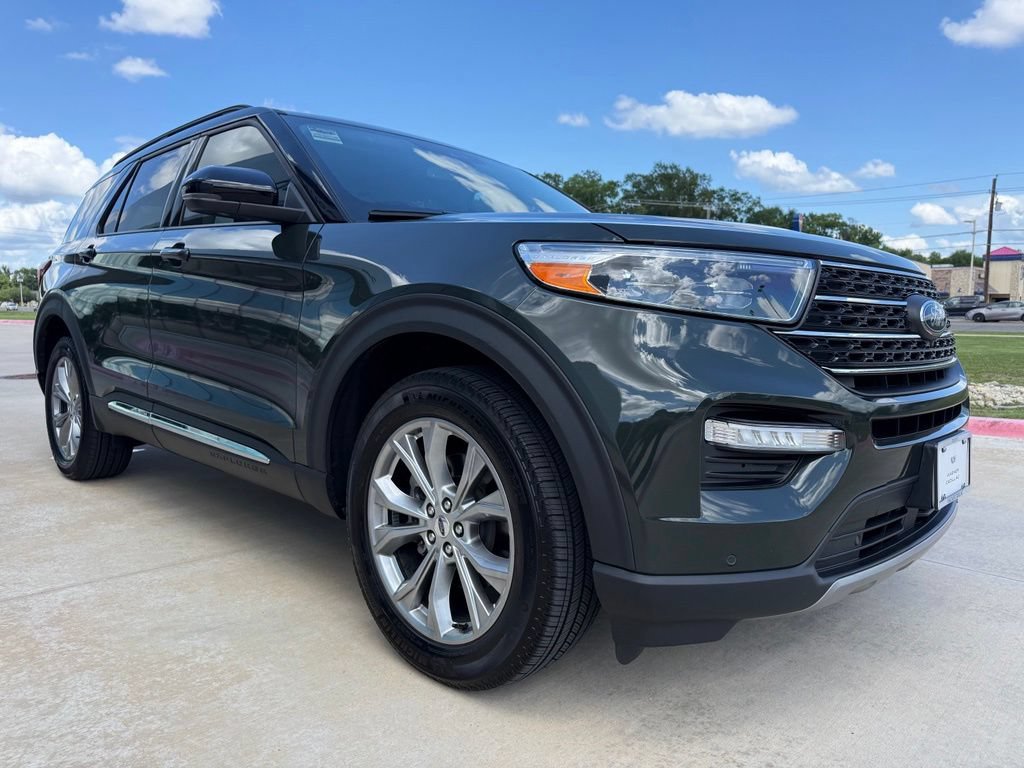 Used 2024 Ford Explorer XLT w/ Equipment Group 202A AWD/4WD image 7