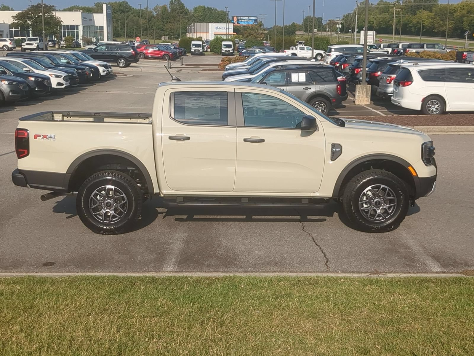 New 2026 Ford Ranger XLT w/ FX4 Off-Road Package AWD/4WD image 2