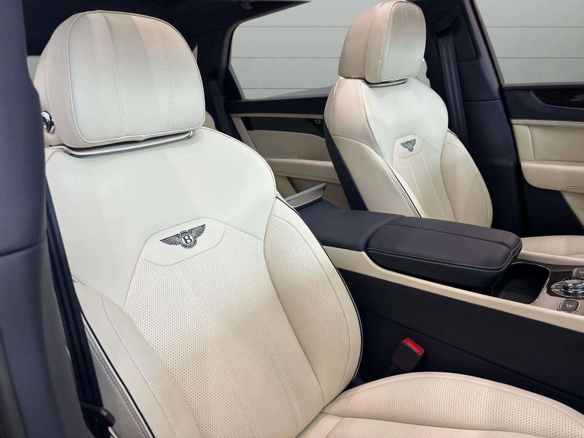 Used 2024 Bentley Bentayga Extended Wheelbase image 46