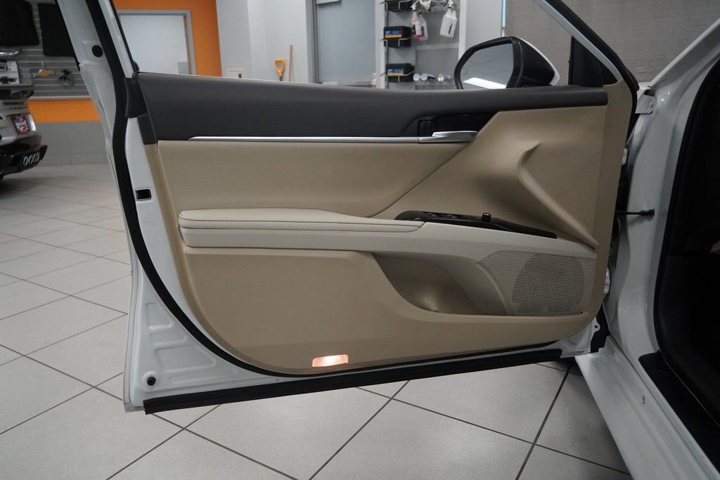 Used 2020 Toyota Camry XLE w/ Navigation Package image 6