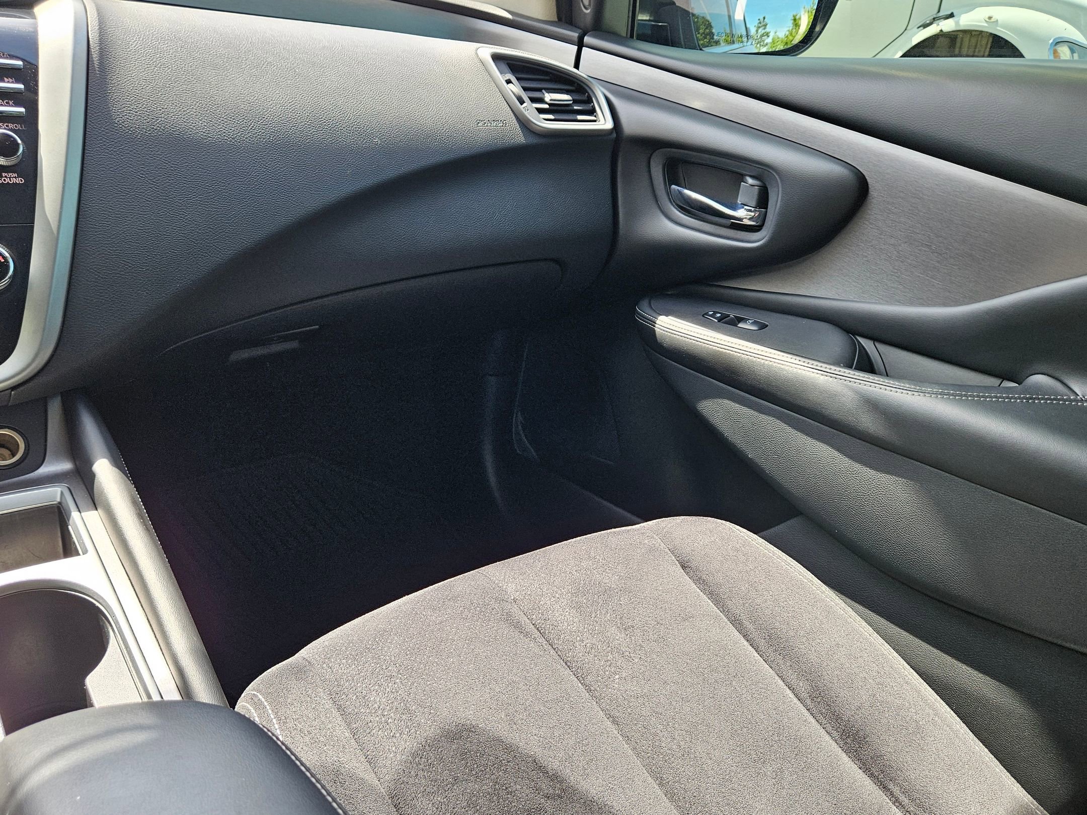 Used 2019 Nissan Murano SV w/ Premium Package image 11