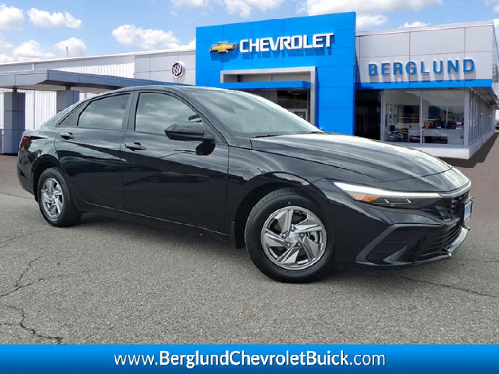 Used 2025 Hyundai Elantra SE FWD image 1