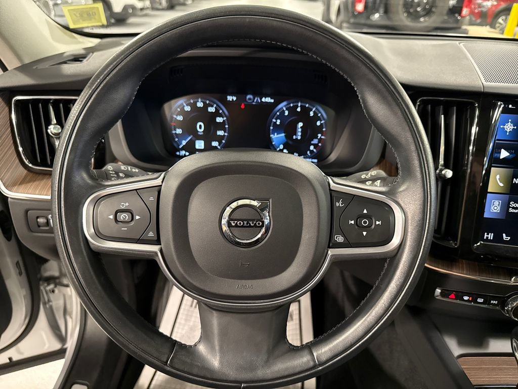 Used 2021 Volvo XC60 T5 Momentum w/ Advanced Package AWD/4WD image 11