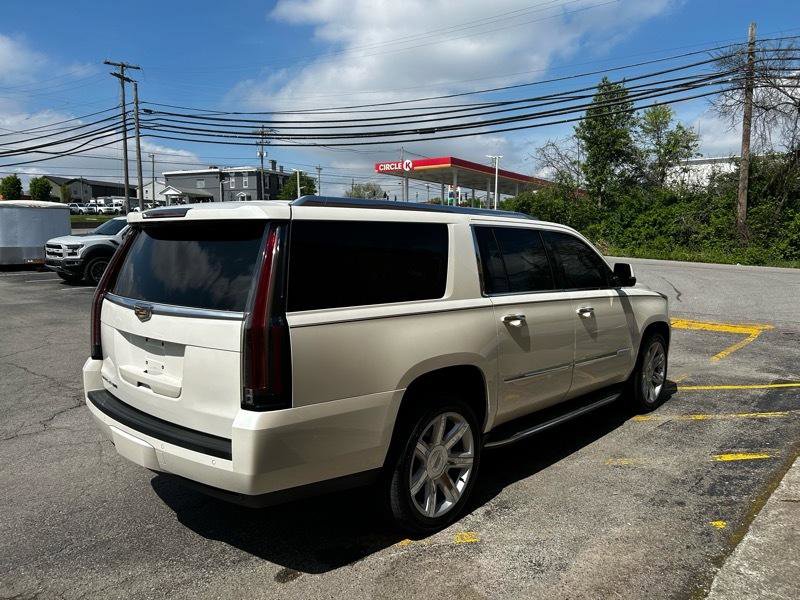 Used 2015 Cadillac Escalade ESV Luxury image 4