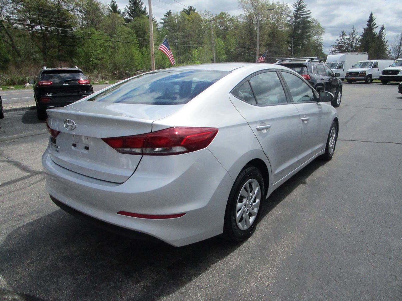 Used 2018 Hyundai Elantra SE image 5