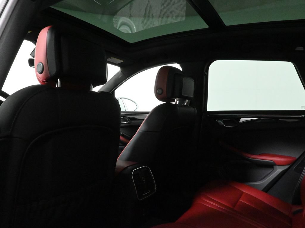 Used 2026 Porsche Macan AWD/4WD image 37